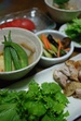 2009年7月9日　鶏肉の黒コショウ焼き　がんもどきの煮物　セロリ人参キュウリナスの浅漬け　トマトのサラダ