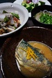 2013年5月6日　サバの味噌煮　レンコンとスナップエンドウとベーコンの炒め物　そば　タコときゅうりの盛合せ