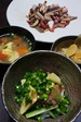 2013年5月7日　マグロとアボカドどんぶり　トマトと玉ねぎの卵スープ　ウドの酢味噌和え　レンコン　ごぼうの炒め物