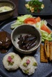 2013年5月15日　豆ごはん　ワラビとフキの煮物　フィッシュカツ　サラダ　ハンバーグ　油揚げとイクラ
絹サヤの卵とじ　