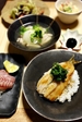 2015年11月10日　イワシの蒲焼丼　蕪のそぼろ煮　ポテトサラダ　野菜炒め　グレのお刺身