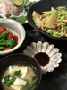 2017年4月26日　筍とキャベツと豚肉の炒め物　ブロッコリーとトマトのサラダ　鯛のお刺身　豆腐のお味噌汁　